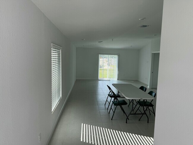 Foto del edificio - 10468 NW Suncrest Lp