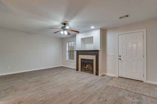 Building Photo - Peng-4077 Glenstone