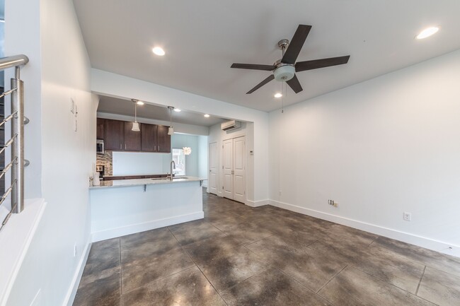 Building Photo - 113 Bayou St Apt 110
