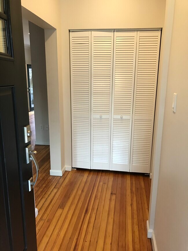 Foto del edificio - 1161 King Ave