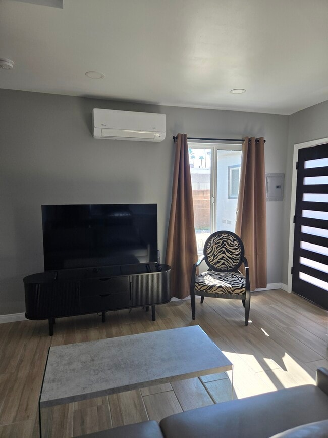 Building Photo - 2504 El Sol Ave