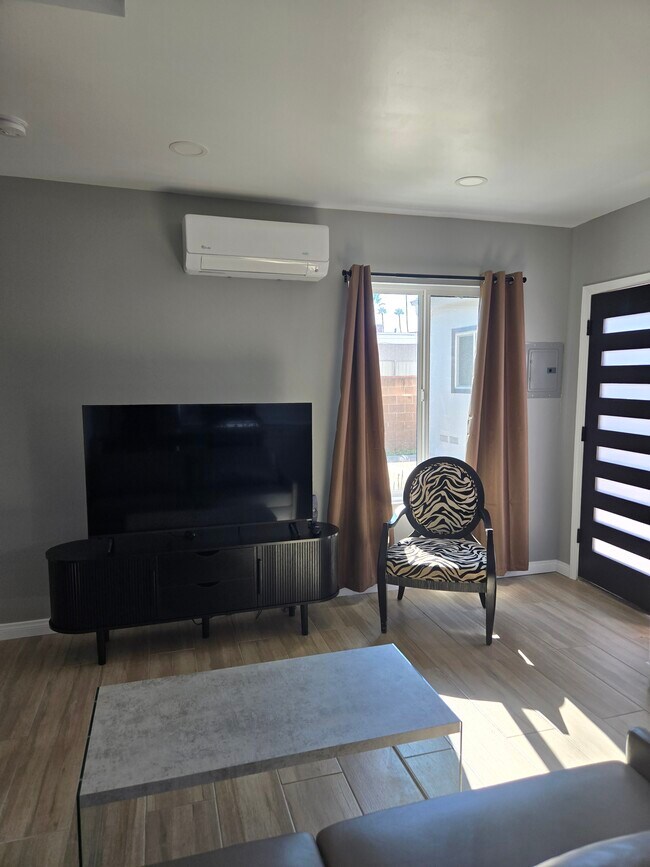 Foto del edificio - 2504 El Sol Ave