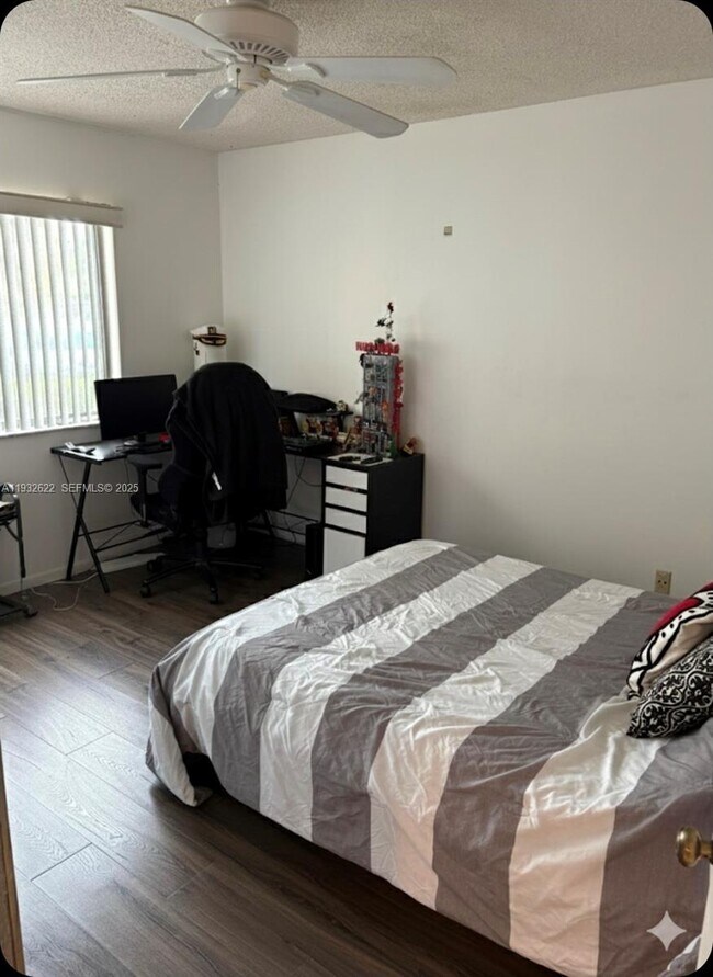 Foto del edificio - 341 Lakeview Dr