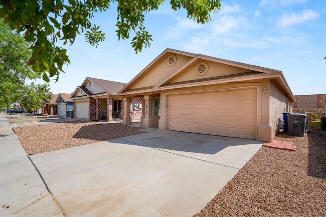 Building Photo - 3516 Al Roberts Dr