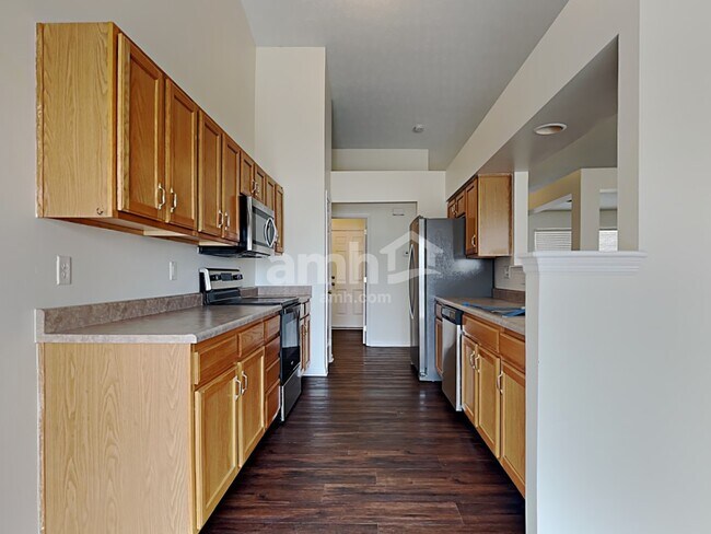 Building Photo - 32 Meadowcrest Drive