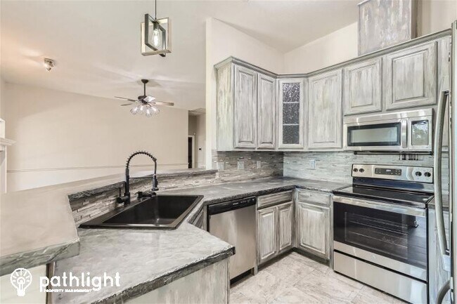 Building Photo - 621 Matador Dr