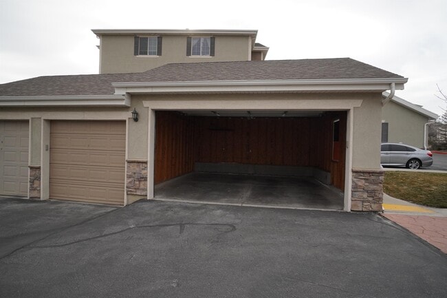 Building Photo - 157 W Springview Dr