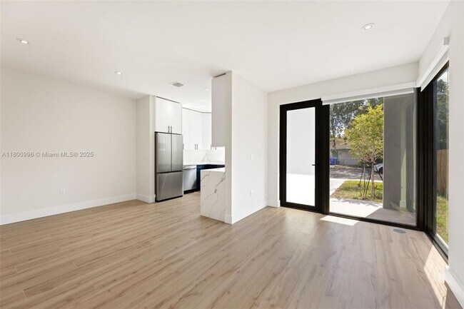 Foto del edificio - 6850 NW 4th Ave
