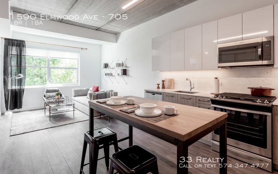 Primary Photo - Centrum Evanston - Luxury 1 Bedroom