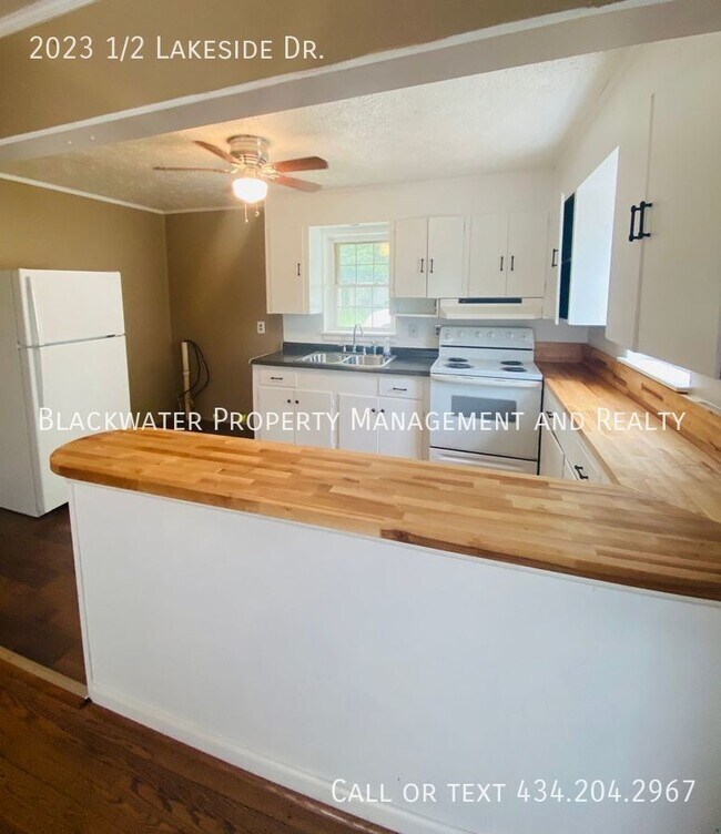 Foto del edificio - Single Family Home Coming Available on Lak...