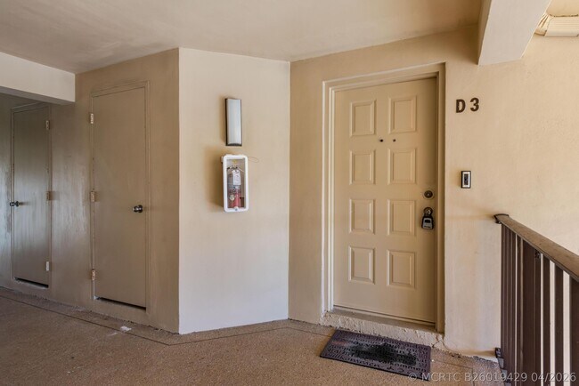 Building Photo - 629 Sea Pine Way