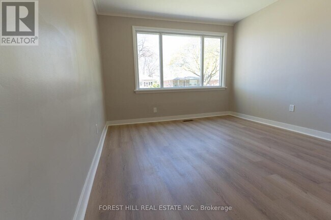 Photo du bâtiment - 28 Paula Blvd