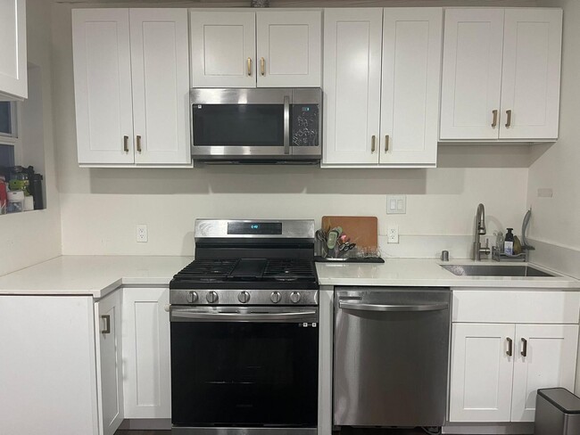 Foto del edificio - 6529 Woodlake Ave