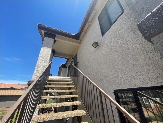 Foto del edificio - 1575 W Warm Springs Rd
