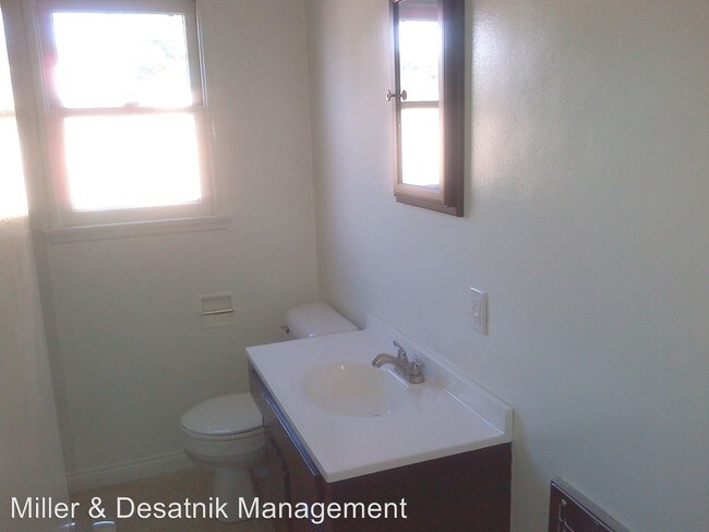 Building Photo - 5563 Pico Blvd