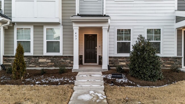 Foto del edificio - Stunning 3 bedroom 3 bath Townhome in Apex