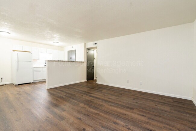 Building Photo - 750 W Dayton Ave