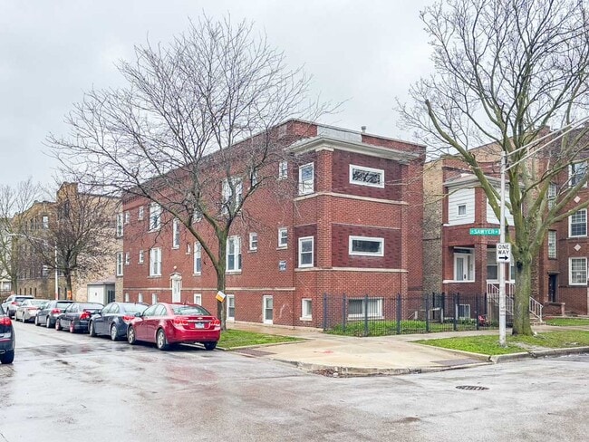 Building Photo - 5000 N Sawyer Ave