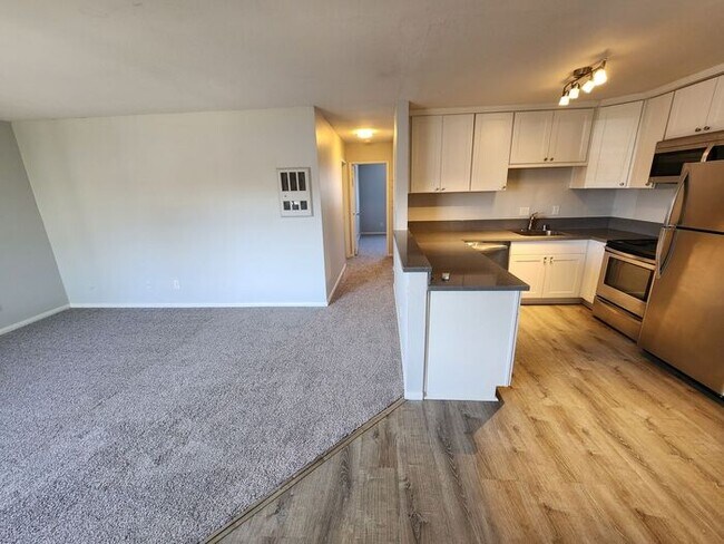 Foto del edificio - SPACIOUS 2BR/2BA UNIT in GATED Complex for Rent in El Cajon