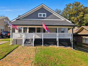 Building Photo - 3227 E 5th Ave