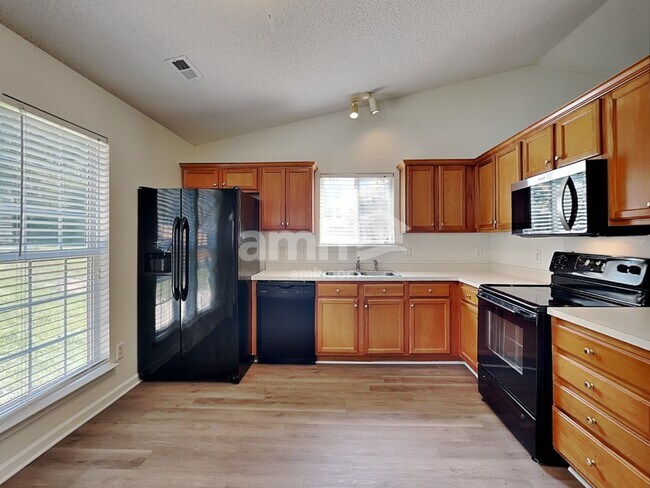 Foto del edificio - 5548 Timbertop Ln