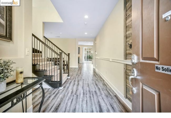Building Photo - 1536 Portofino Dr