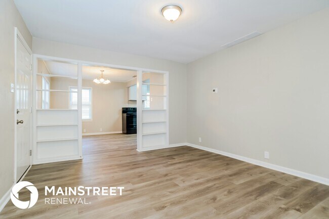 Building Photo - 1004 S Brockway St