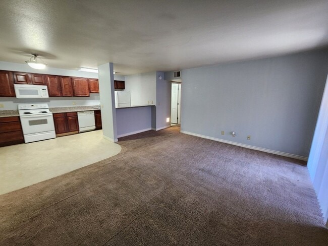 Building Photo - Nice Guard Gated Bella Vita Unit with larg...