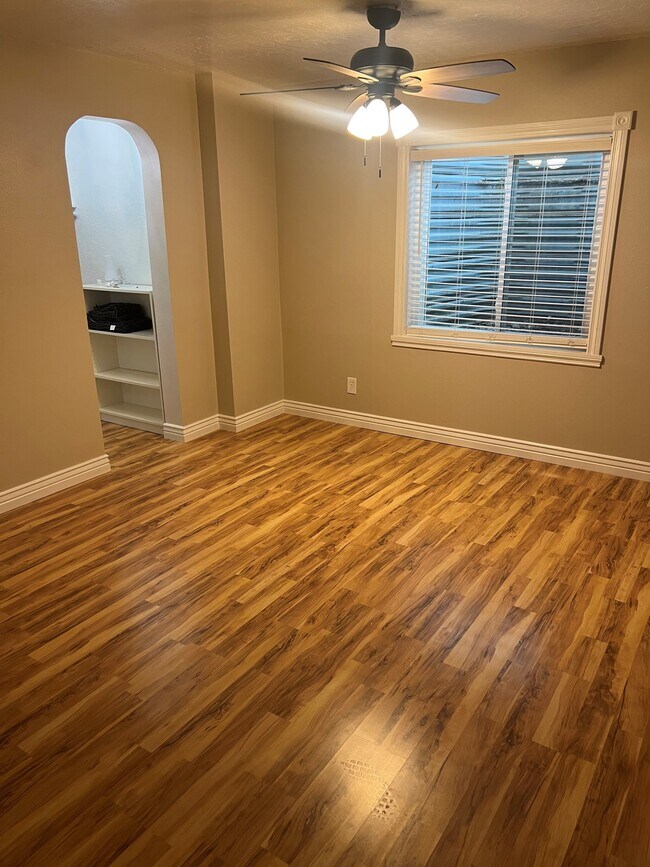 Foto del edificio - 4368 W Welby Hills Dr