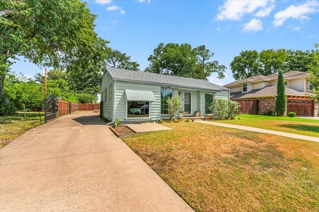 Building Photo - 3720 Oaklawn Dr