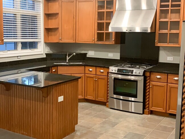 Building Photo - 2023 Alta Vista Ct