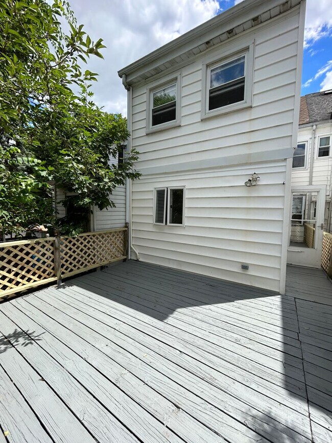 Building Photo - 4 bed 1 bath with C/O