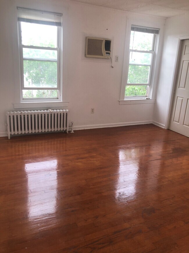 Building Photo - 378 Elm St