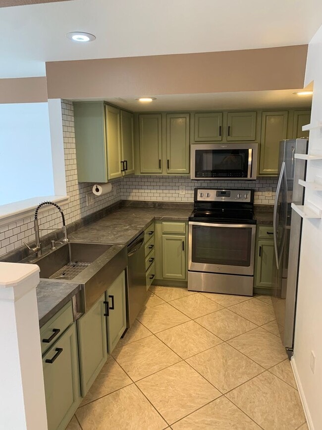 Foto del edificio - 3 BEDROOM, 2.5 BATHROOM TWINHOME WITH 2 CAR ATTACHED GARAGE