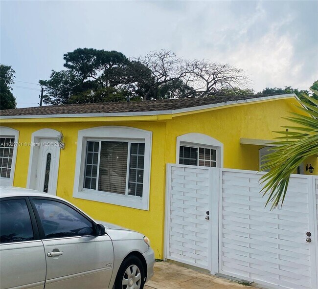 Building Photo - 10440 NW 28th Ct