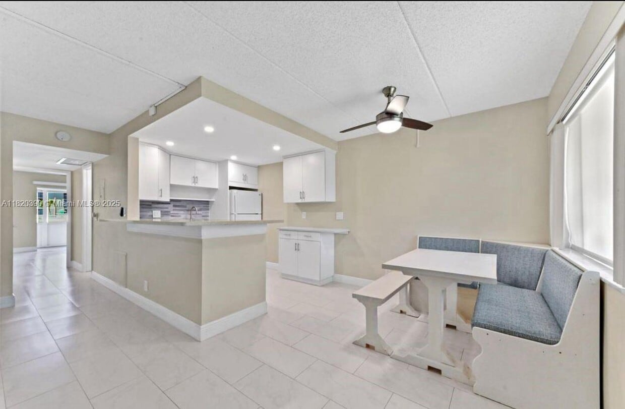 Primary Photo - 100 Village Green Cir E