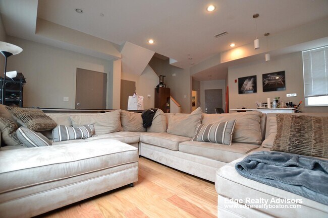 Foto del edificio - 55 Glenville Ave