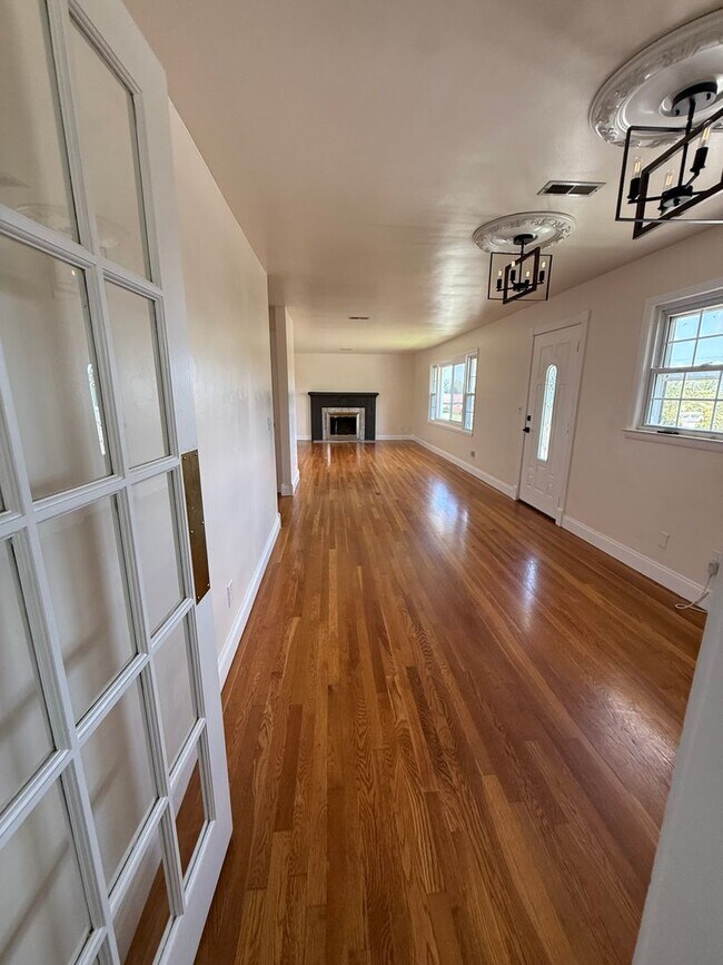 Building Photo - 401 Orchard Dr