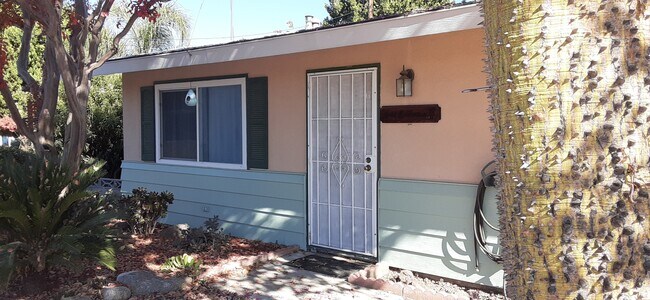 Foto del edificio - 26094 Crestwood Pl