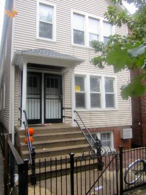 Primary Photo - 2549 N Marshfield Ave