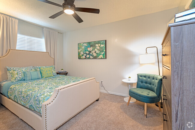 Model Bedroom - Oak Manor at Temple Terrace