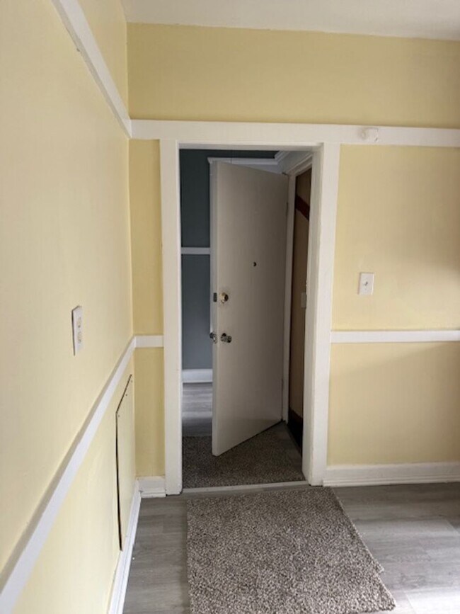 Foto del edificio - Spacious 1 bedroom with Bonus Room