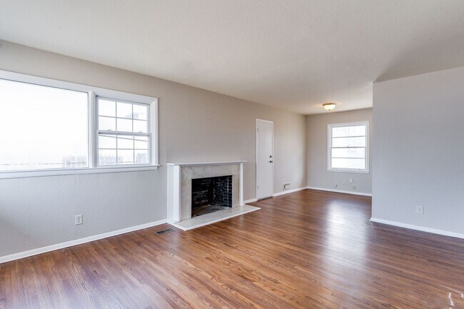 Building Photo - 534 S Christine Ave