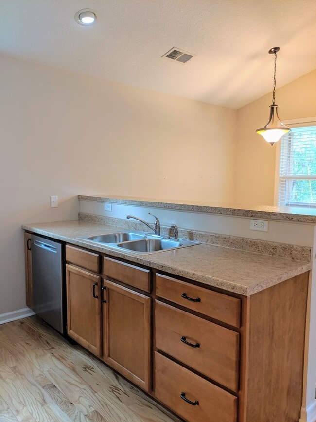 Building Photo - South Asheville Rental!