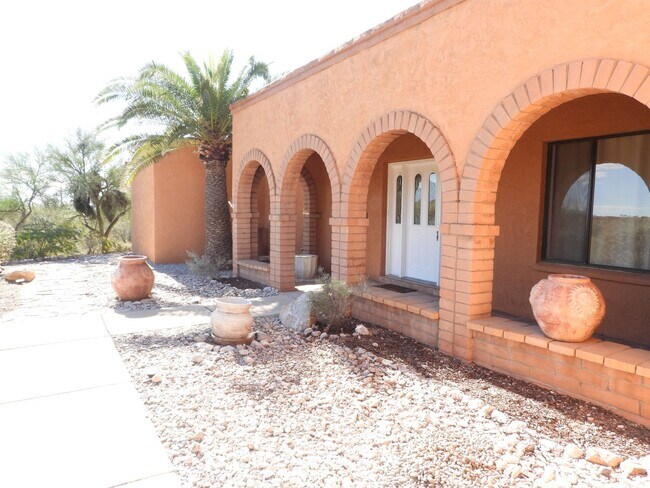 Foto del edificio - 3 Bedroom 2 bath with 2 car garage FOOTHIL...