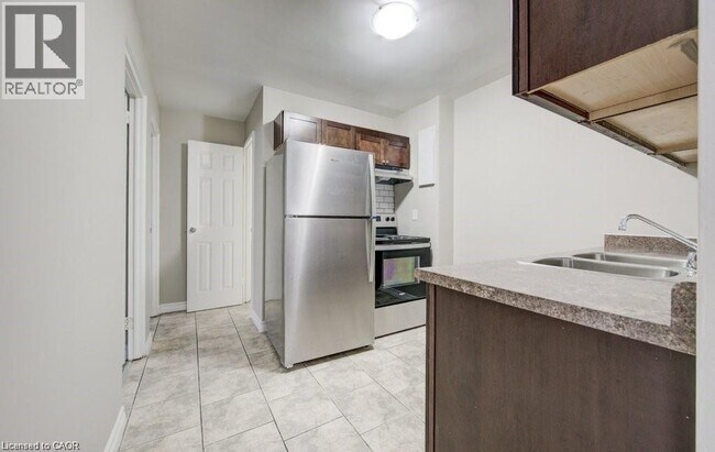 Photo du bâtiment - 930 Eagle St N