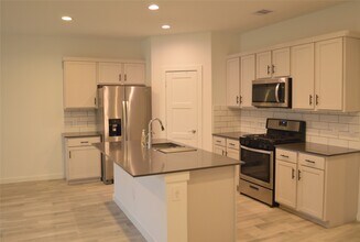Building Photo - 10313 Cascade Range Ln