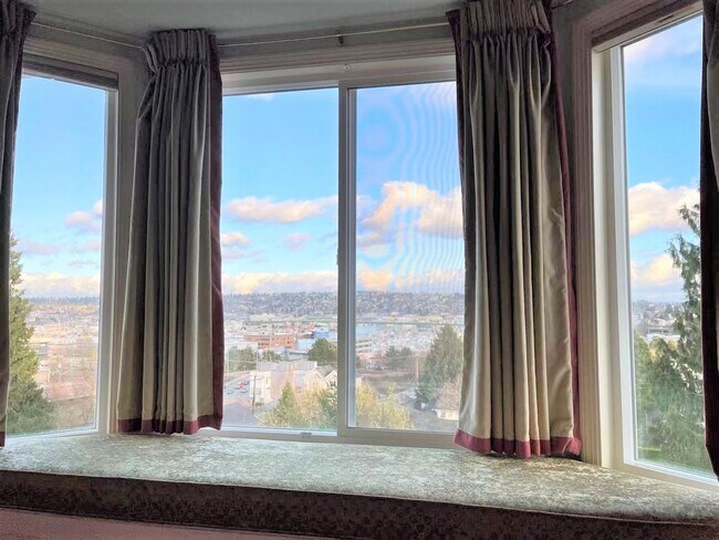 Foto del edificio - CLICK "REQUEST A TOUR" NOW!