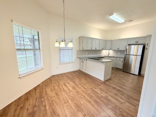 Building Photo - 570 Terry Ave