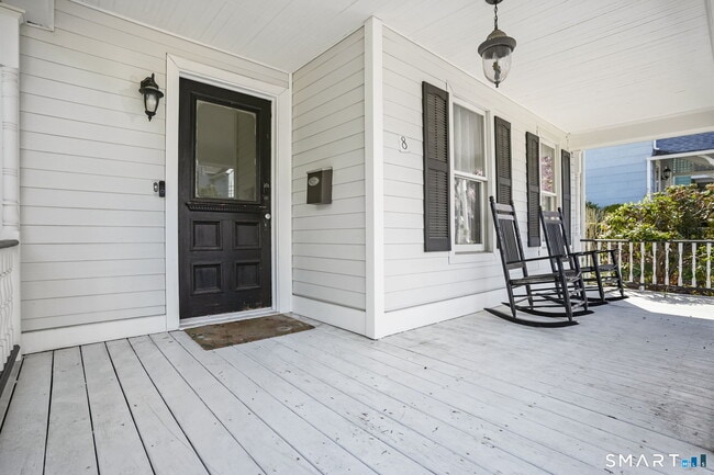 Foto del edificio - 8 Quintard Ave